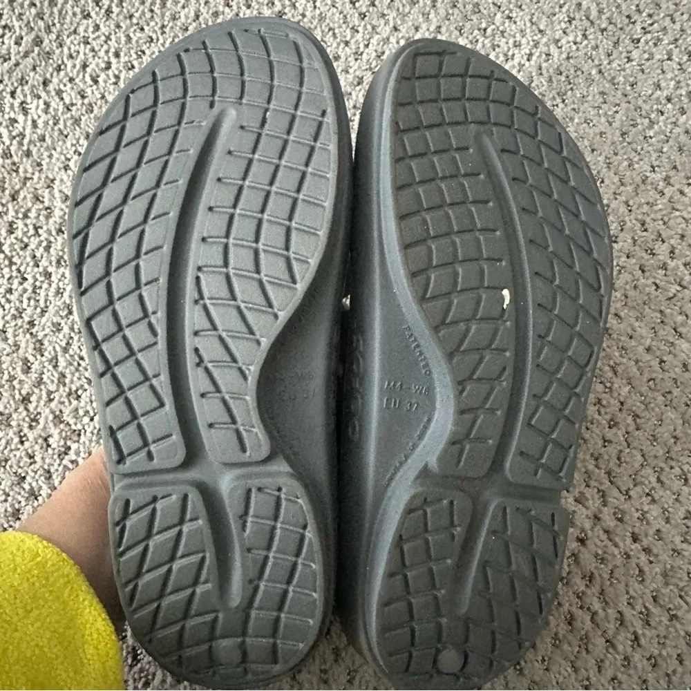Oofos The Original Recovery Footwear The Sandal size 6 - Picture 9 of 10